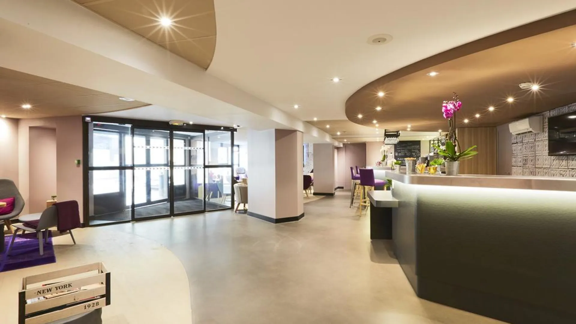 Campanile Lyon Centre - Berges Du Rhone Hotell
